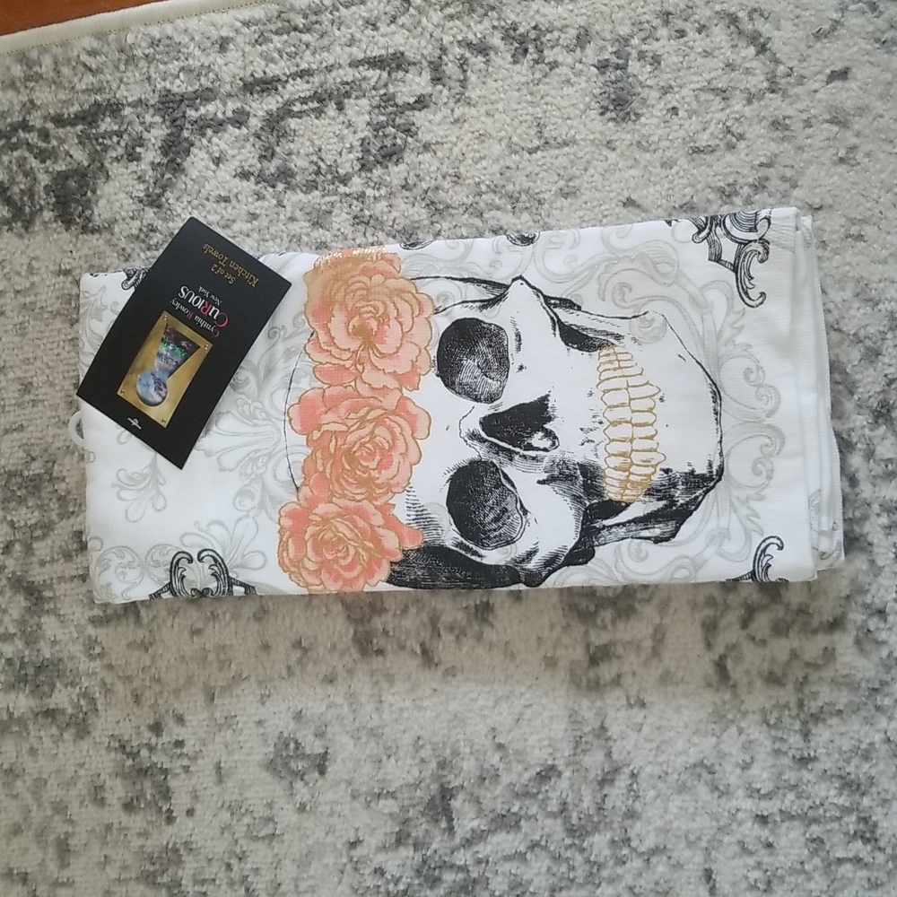 Cynthia Rowley skull & flower kitchen towel set of 2